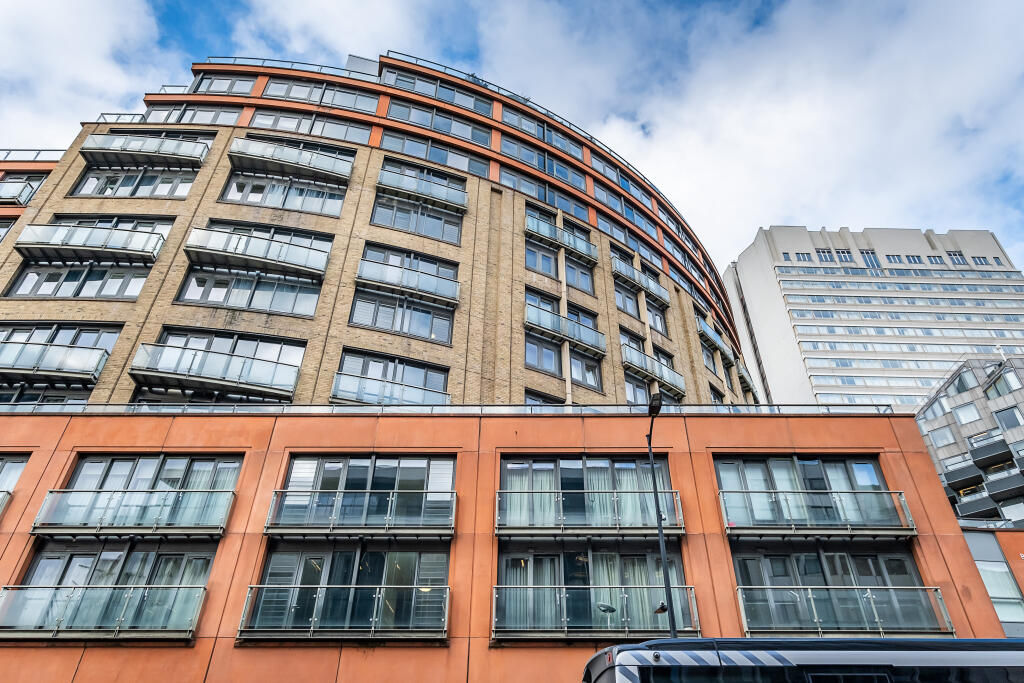 Balmoral Apartments with 24 hr concierge