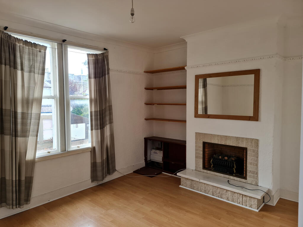 Living Room pic 1