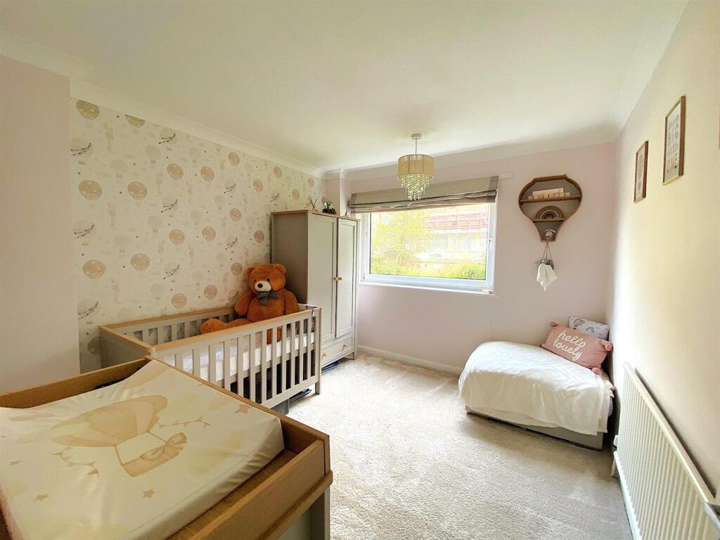 15A Harewood Close - Bed3.jpg