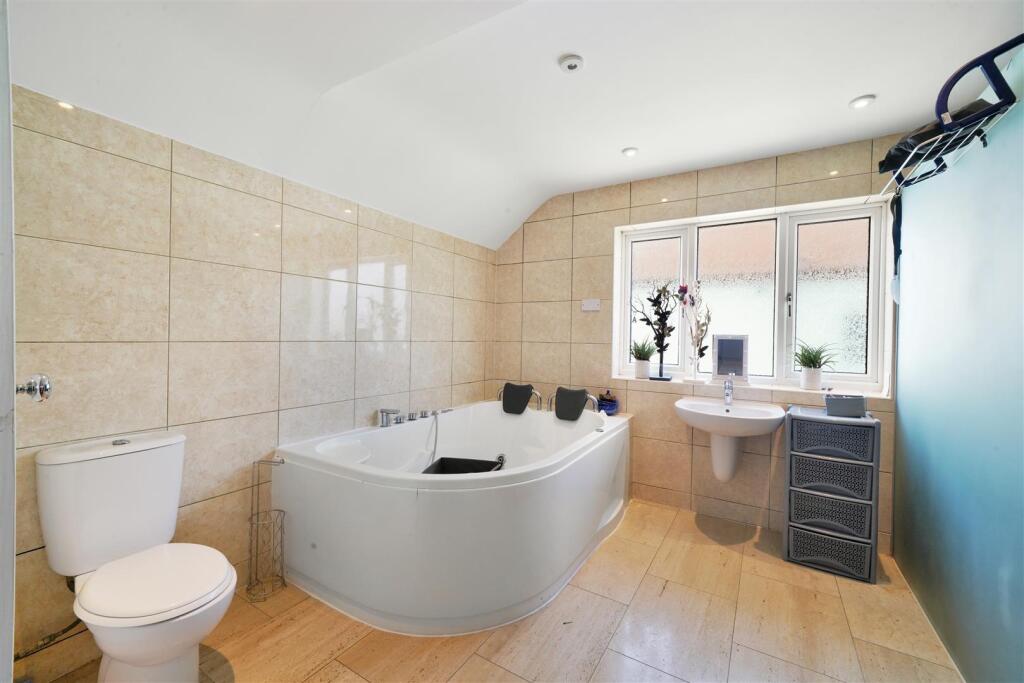 117 Eton Avenue - jw7ln3KxJmnZRPJhMBHb.jpg