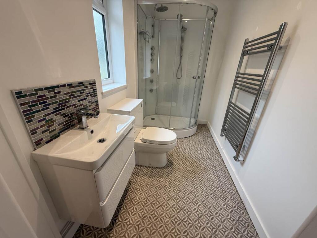 SHOWER ROOM