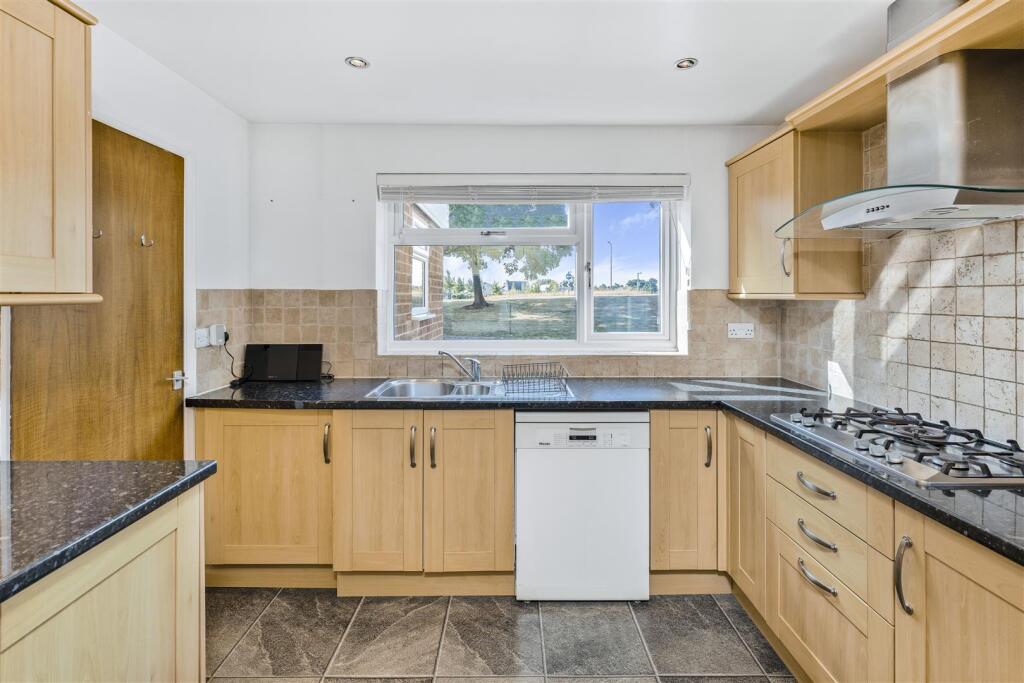 8 Wheatley Close, Banbury-11.jpg