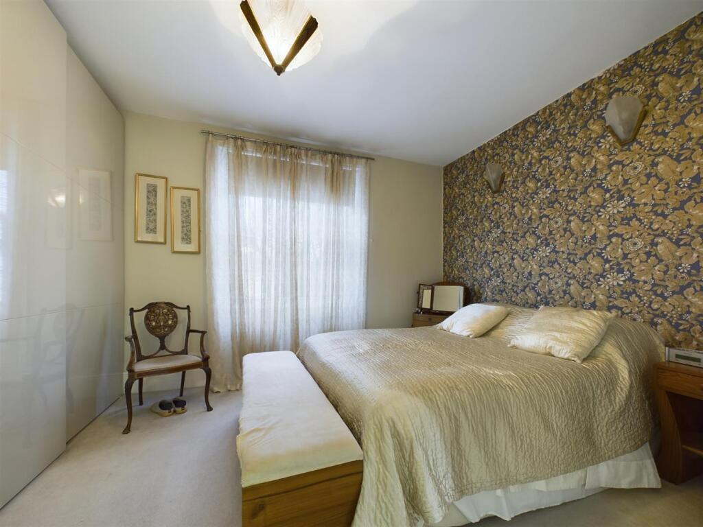CAM04807G0-PR0004-STILL011.jpg
