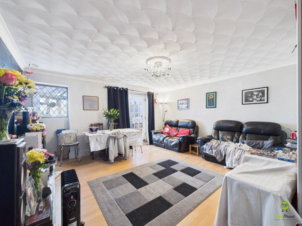 CAM03779G0-PR0214-STILL007