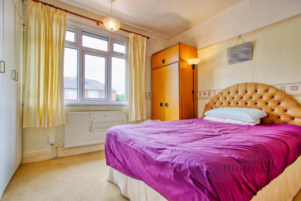 Bedroom 1.jpg