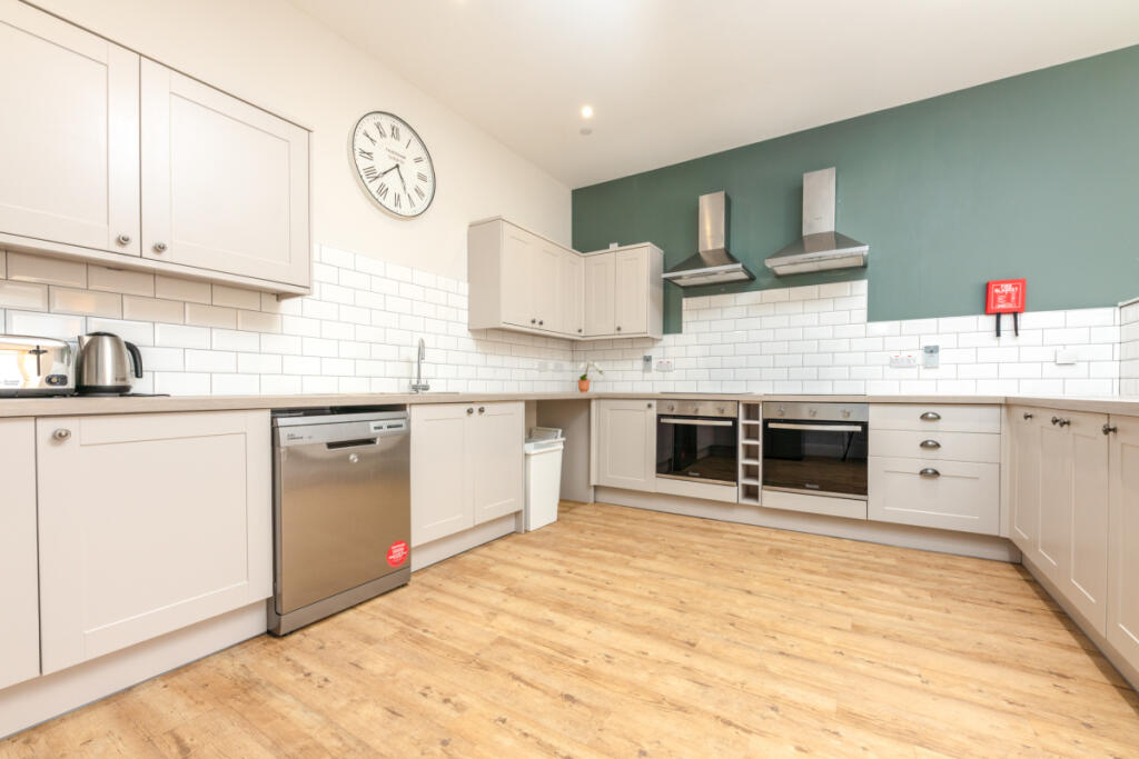 Flat 1, 122 Walter Road Kitchen 1