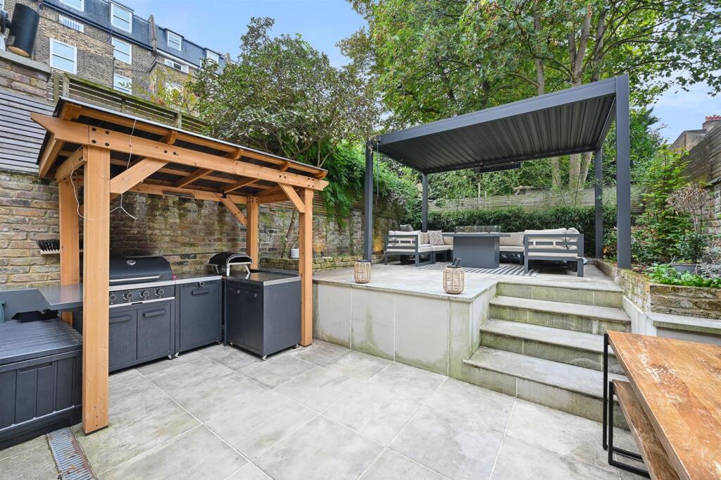 BW - Surrendale Place - 19 (1).jpg