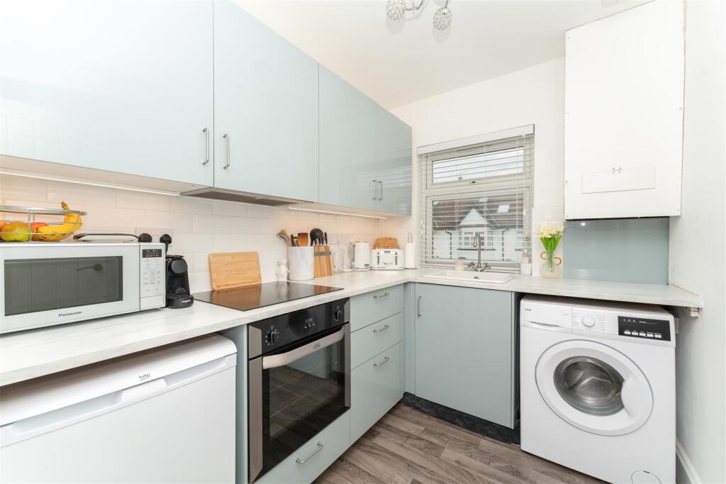 66a Drayton Kitchen.jpg