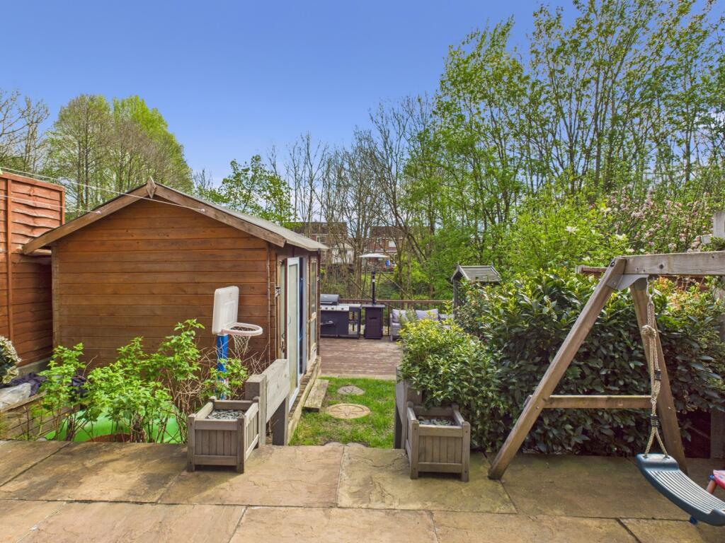 CAM03729G0-PR0029-STILL010