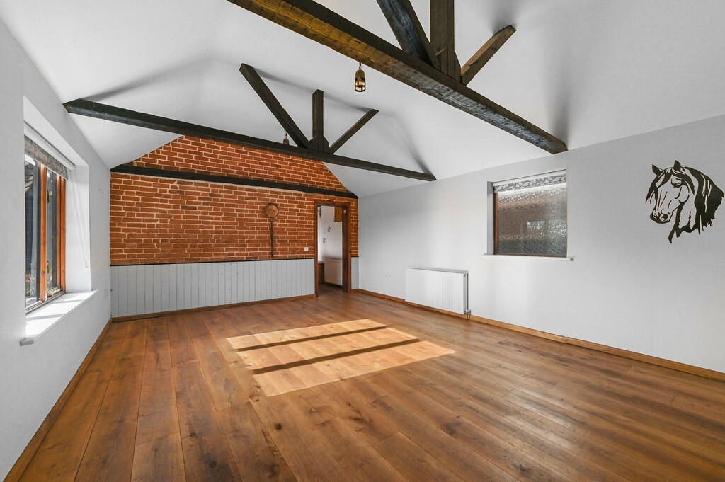 PT-TV-HillTopHous...