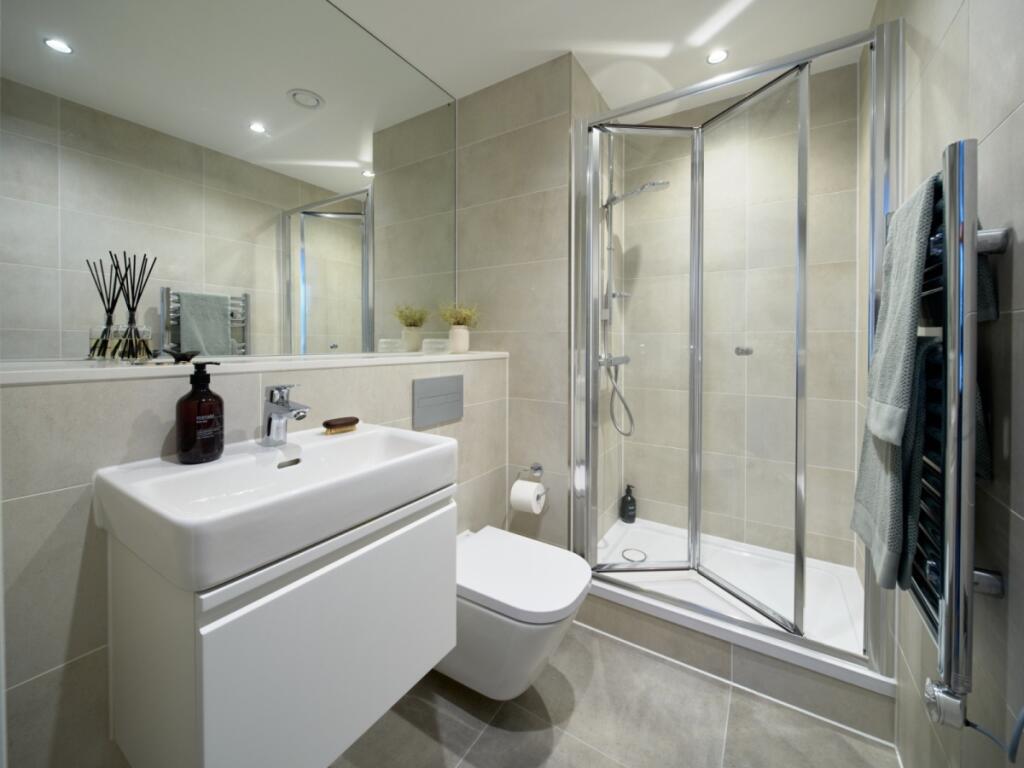 2 Bed - Image 8 -...