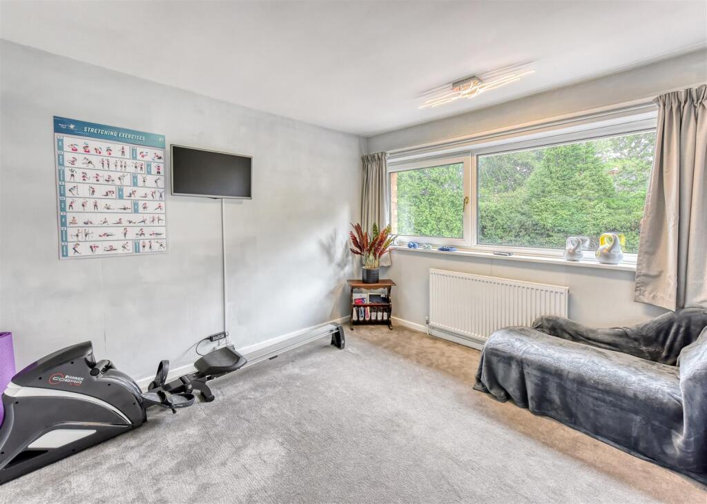 105 Suckling Green Lane-bed3.jpg