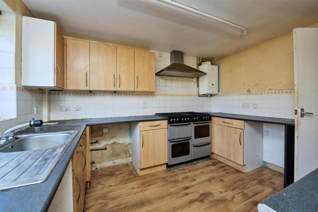 6-9 Jubilee Close Islip-14-DeNoiseAI-clear.jpg
