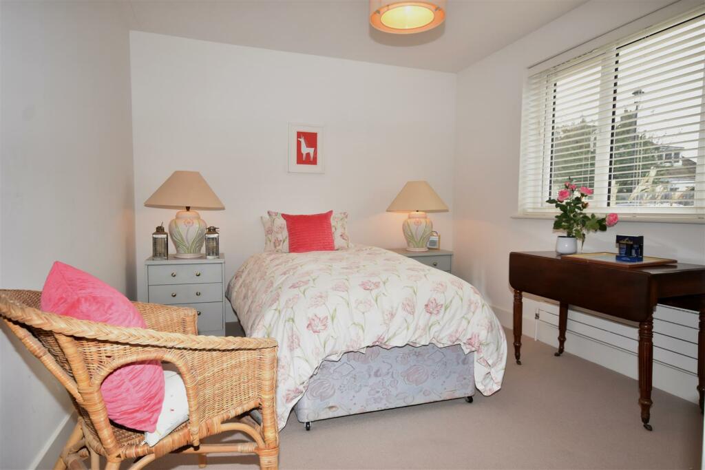 Bedroom  2.JPG