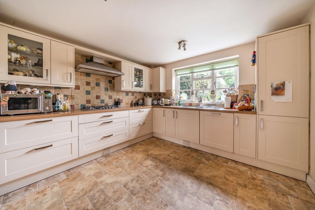 Kitchen/Breakfast Rm