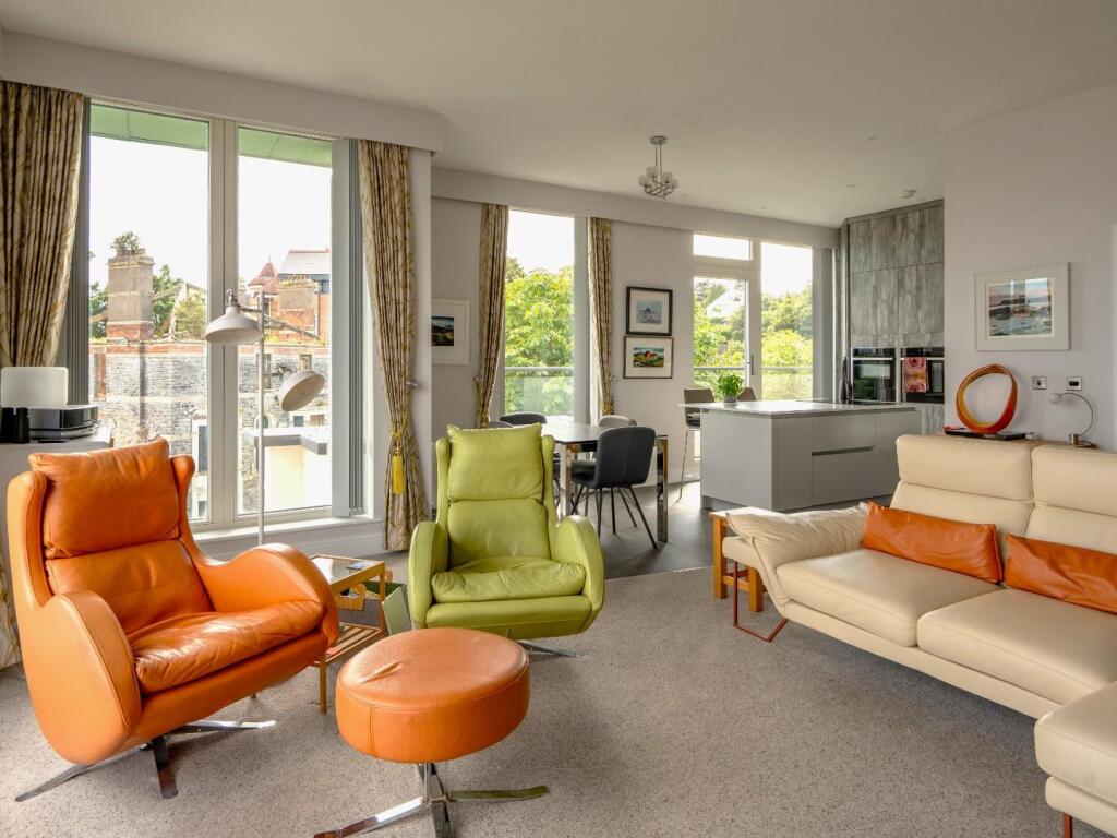 Open Plan Lounge/Dining/Kitchen