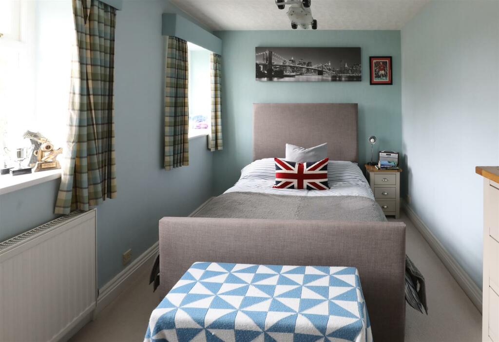 BEDROOM 4