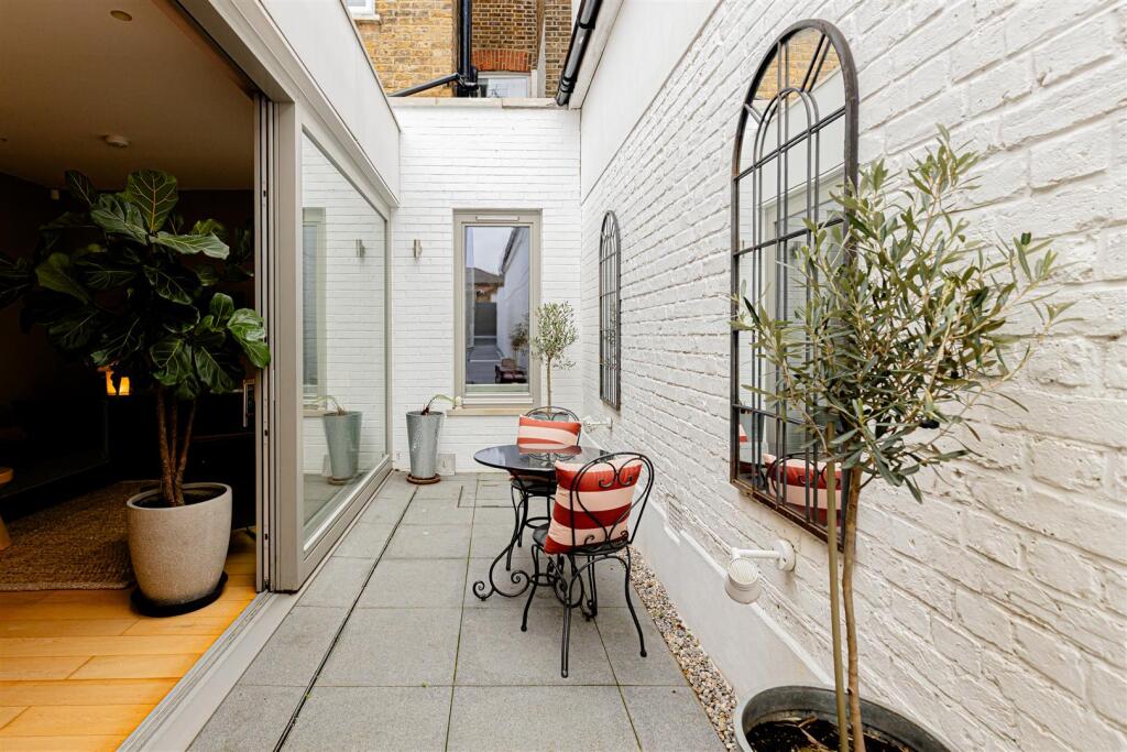 Hillfield Mews (40).jpg