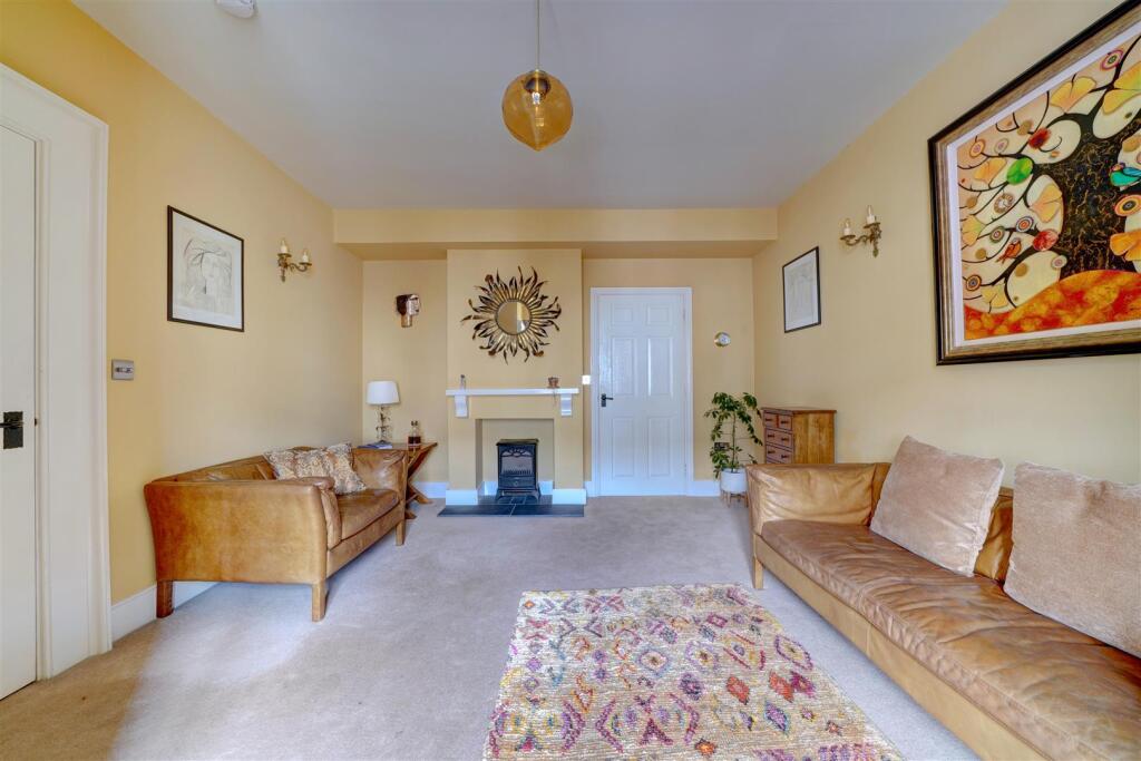 7 The Tontine (1).jpg