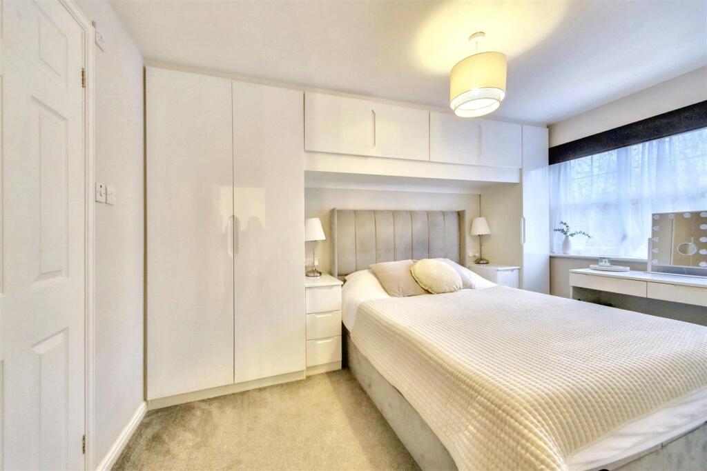 Master Bedroom..jpg