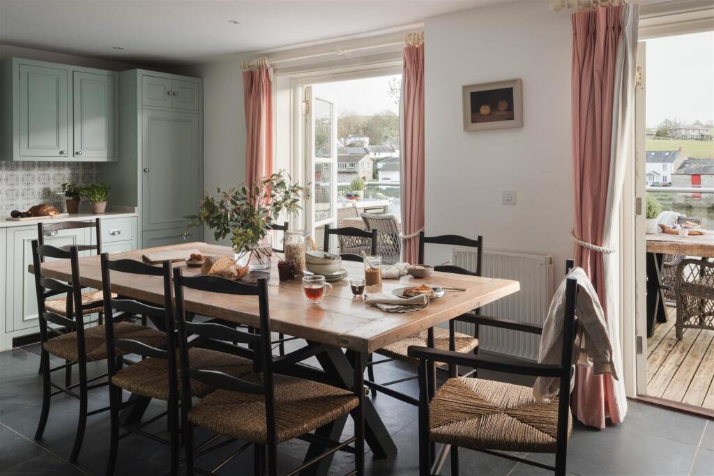 BR-43 kitchen and patio doors 2.jpg