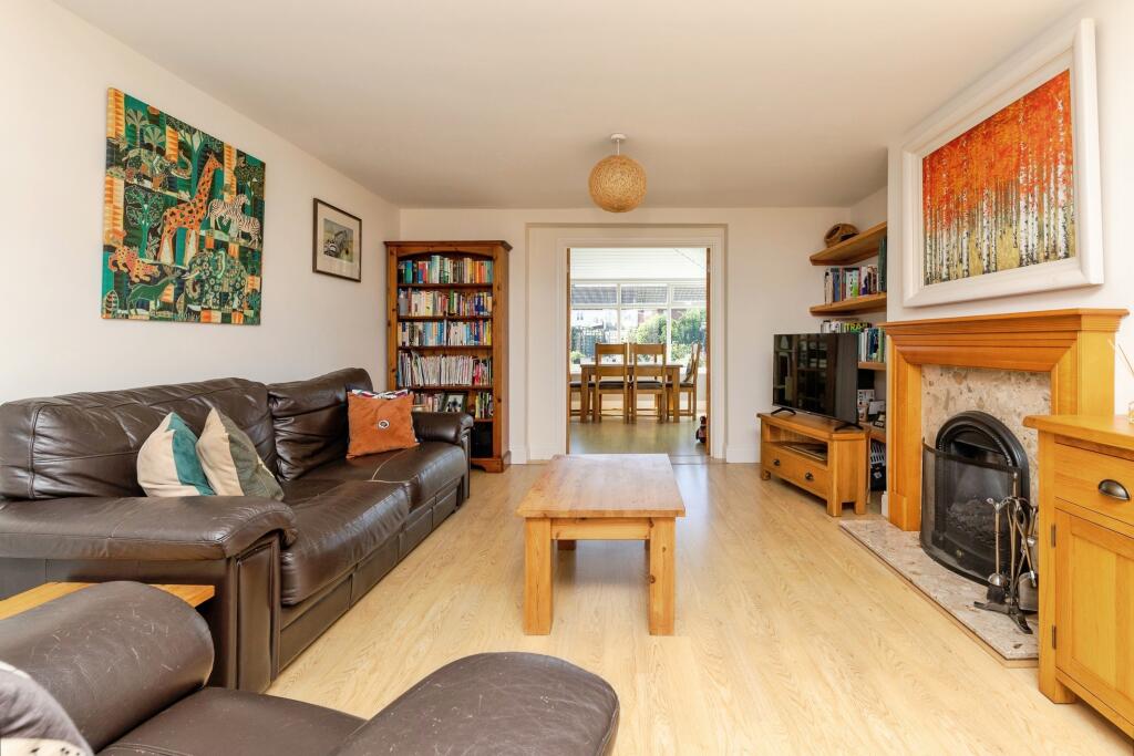 Lounge/Dining Room
