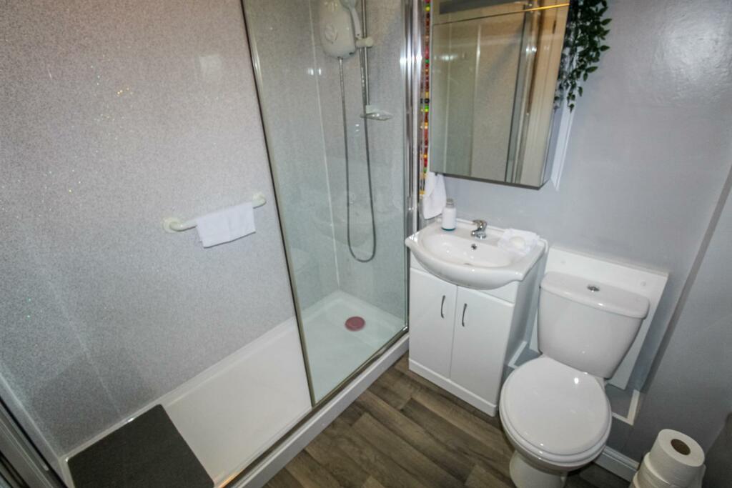 SHOWER ROOM/W.C.