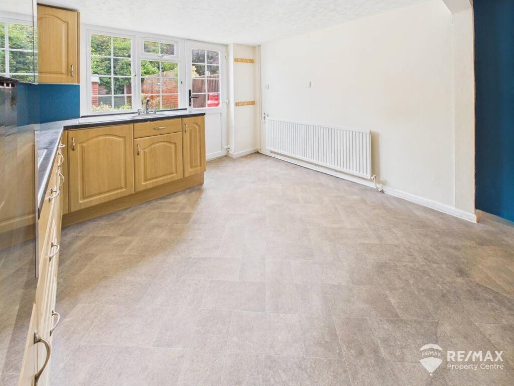 Kitchen image 2.jpg