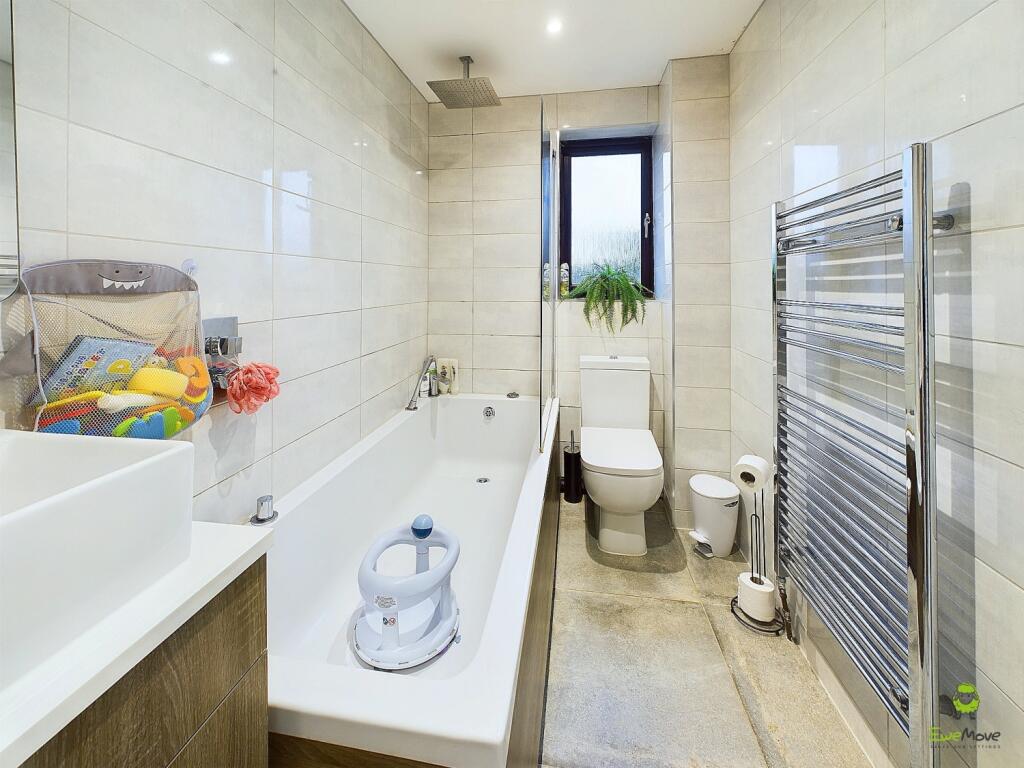 CAM04399G0-PR0008-STILL011