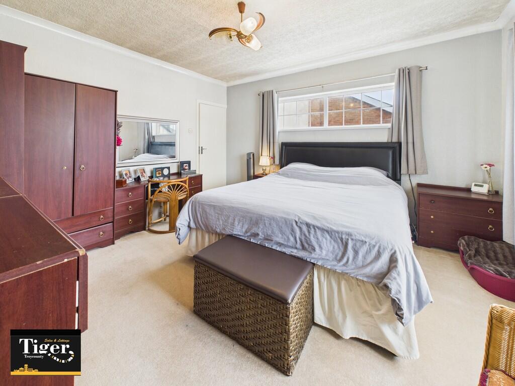 CAM02176G0-PR0611...