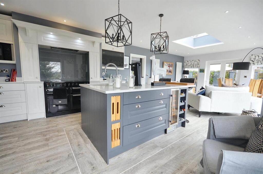 Open Plan Kitchen &amp; Family Room