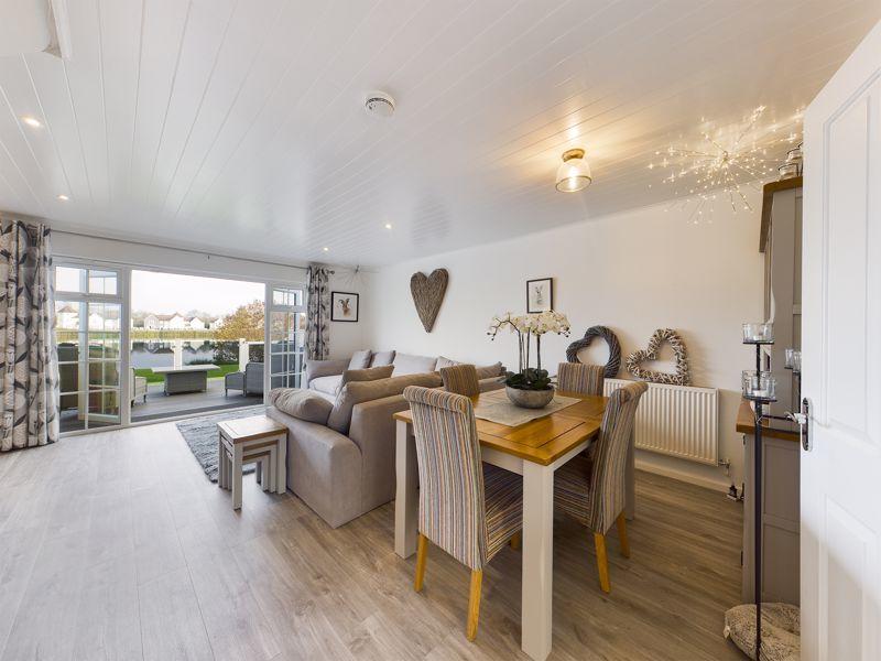 Living/dining area