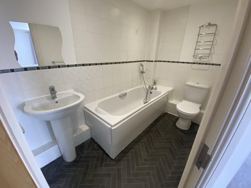 Ensuite Bathroom.jpg