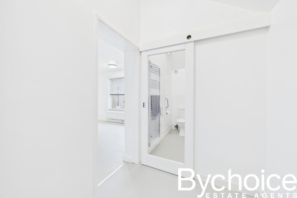 CAM05454G0-PR0060-STILL004