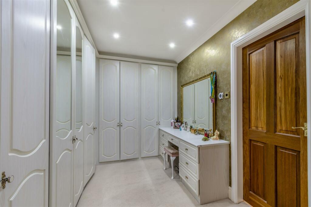 8528405-interior34.jpg