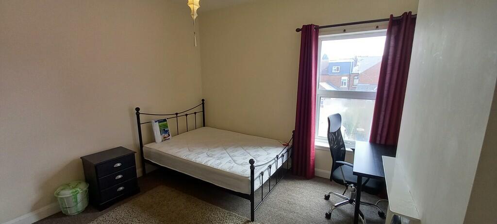 1st floor rear be...