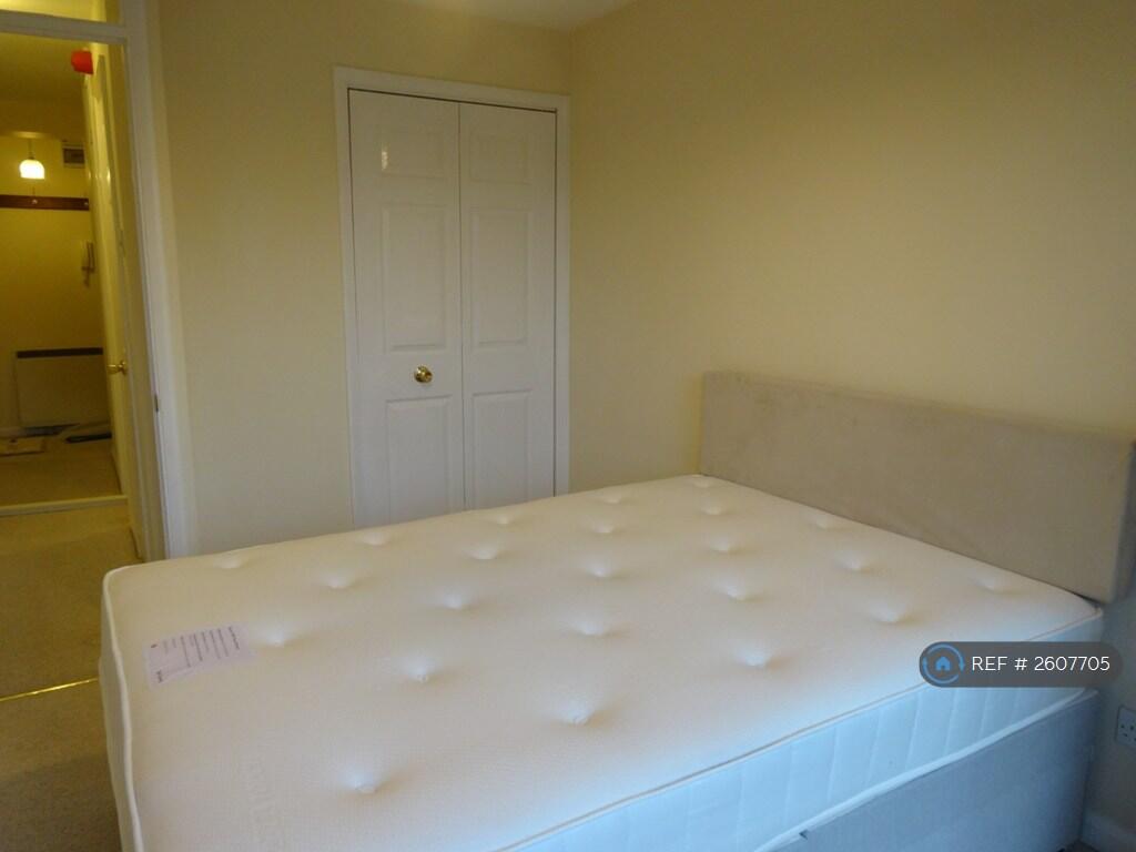 Bedroom 2/Home Office