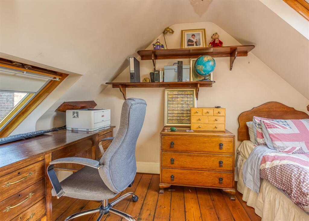 31 The Avenue-Bedroom 4.jpg