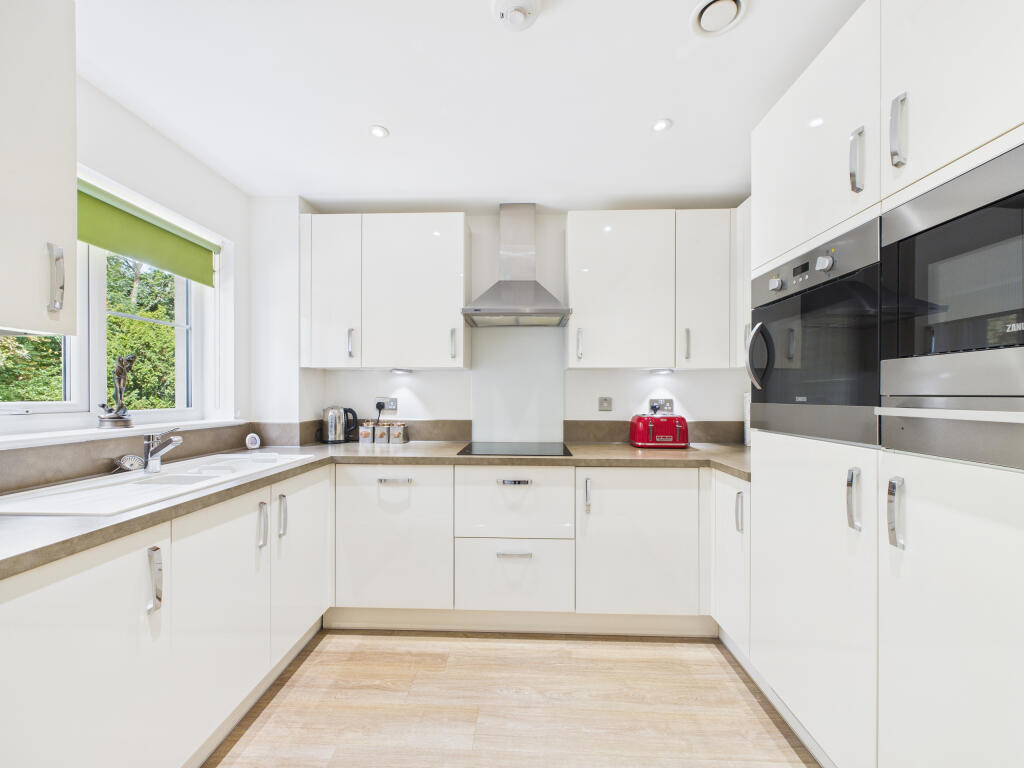 CAM02909G0-PR0471-STILL001