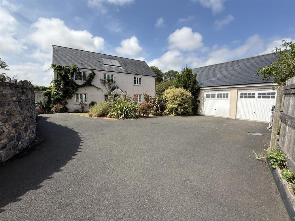 2 Drive, house &amp; garages.JPG