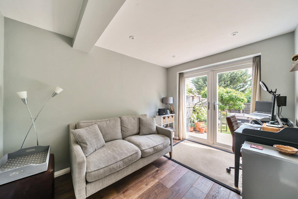 1294561-7-682b317...