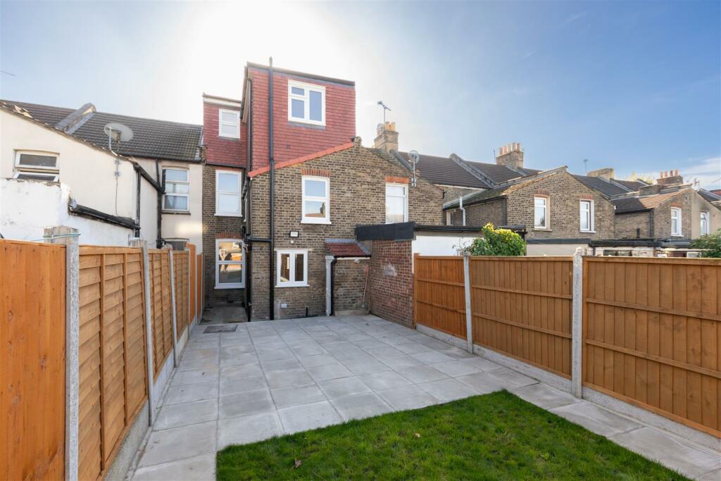 South Esk Road, E7