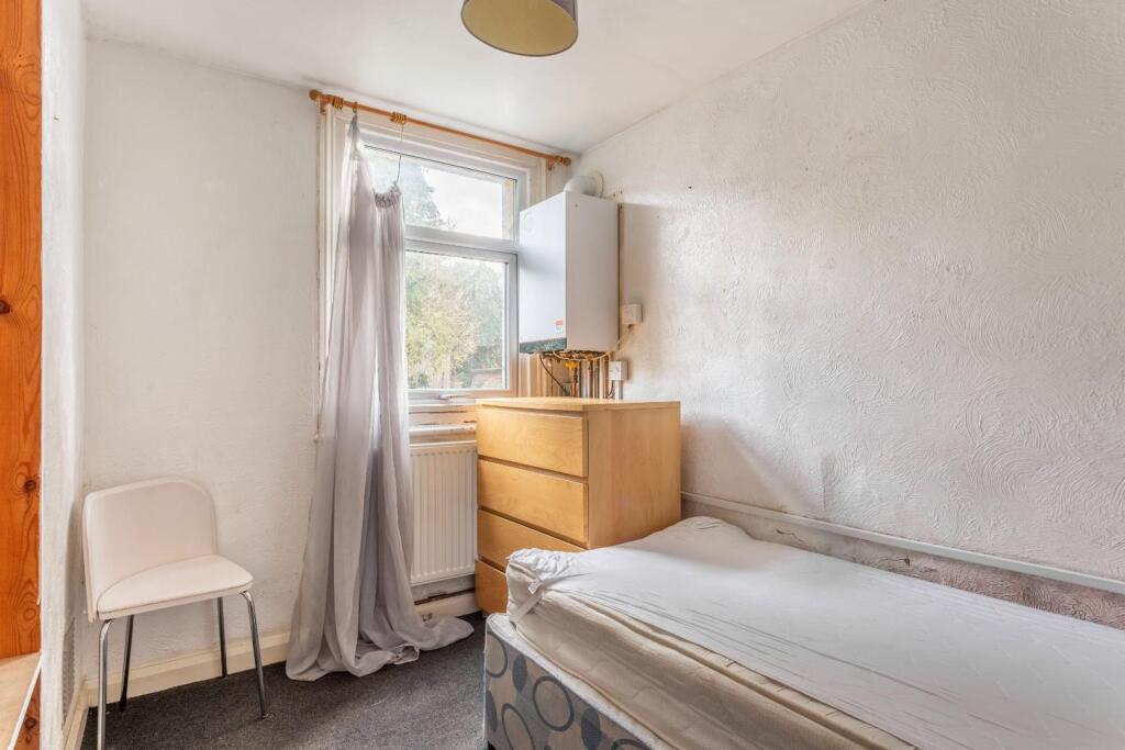bedroom (2).jpg