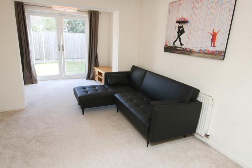 SITTING/DINING ROOM