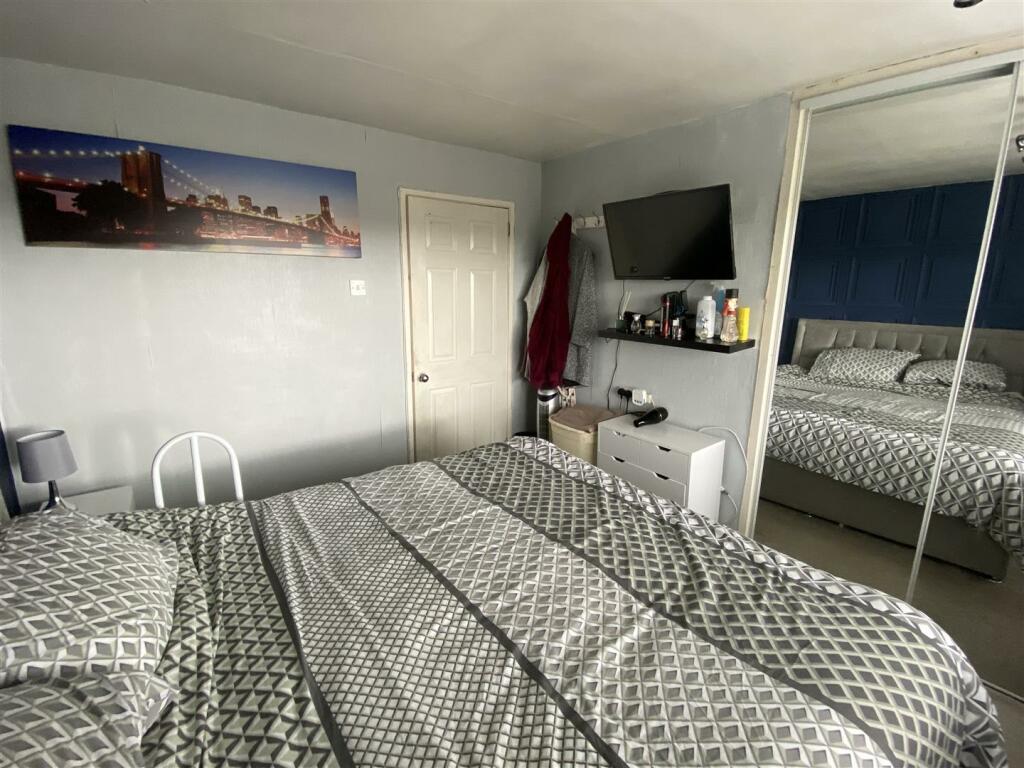 Bedroom no.2 rear double:
