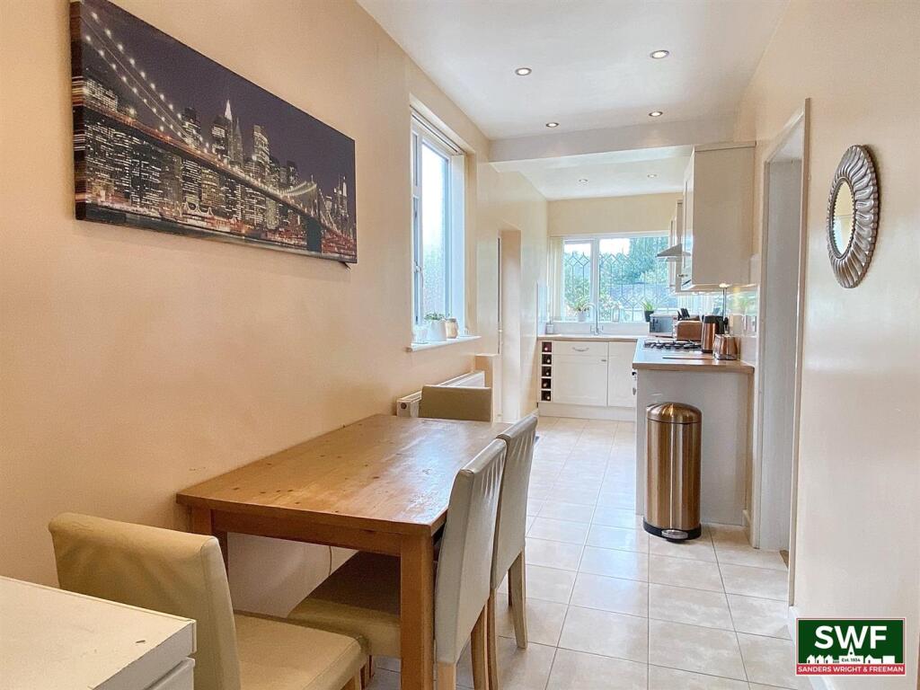 Kitchen2.jpg