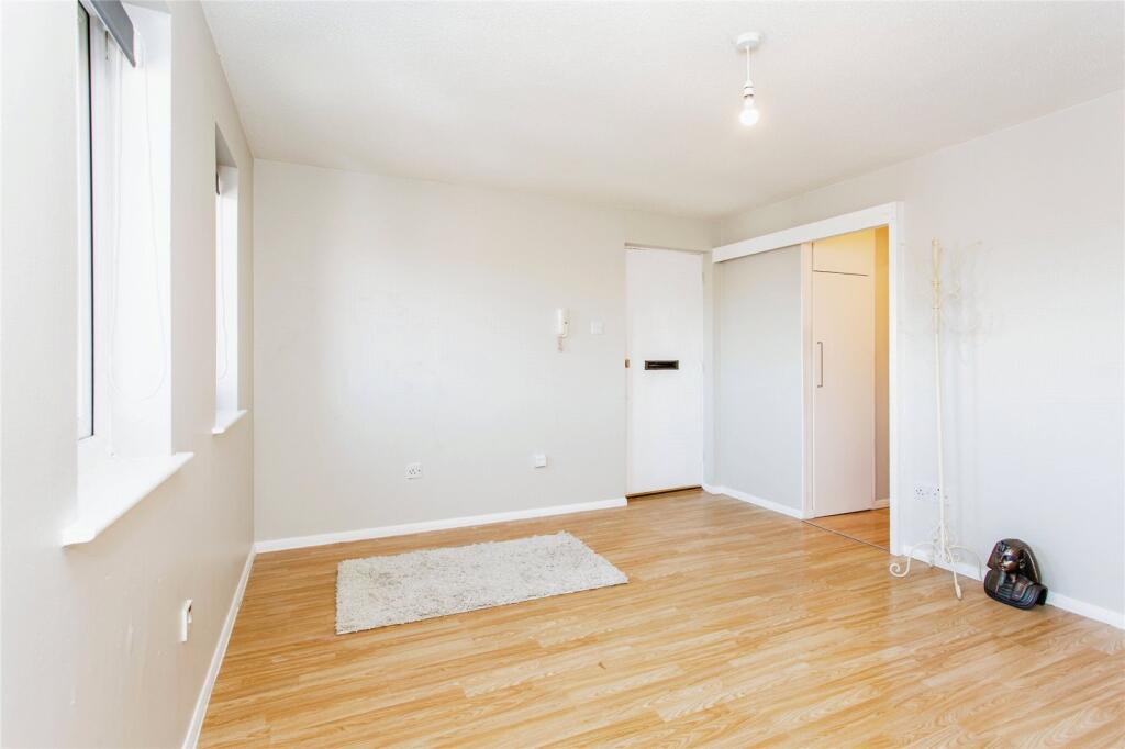 Living/Bedroom Area