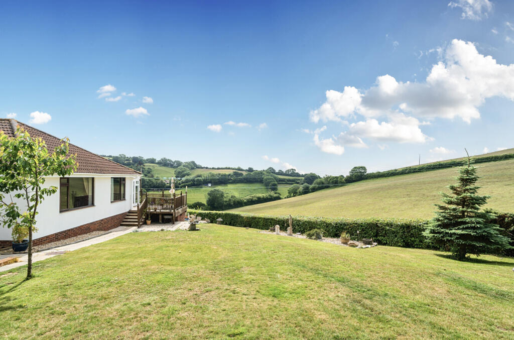 1306695-1-6849695...