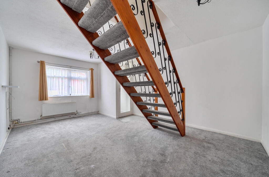 1369696-5-68f6156...