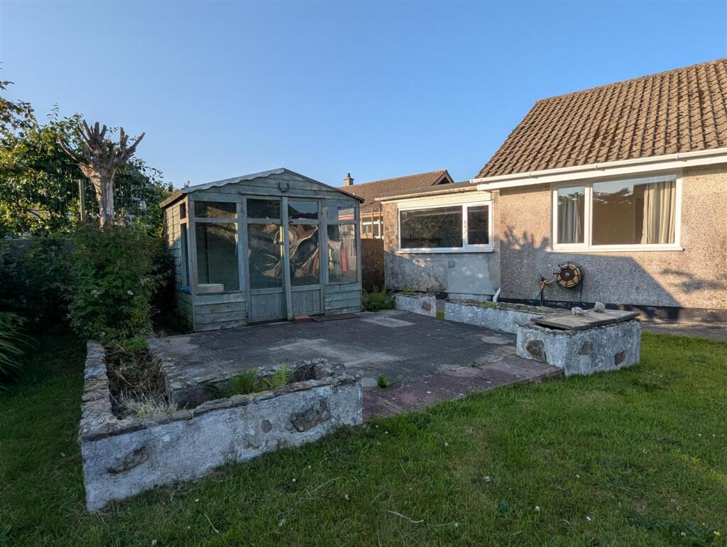 11 Parkwoon Close - Garden
